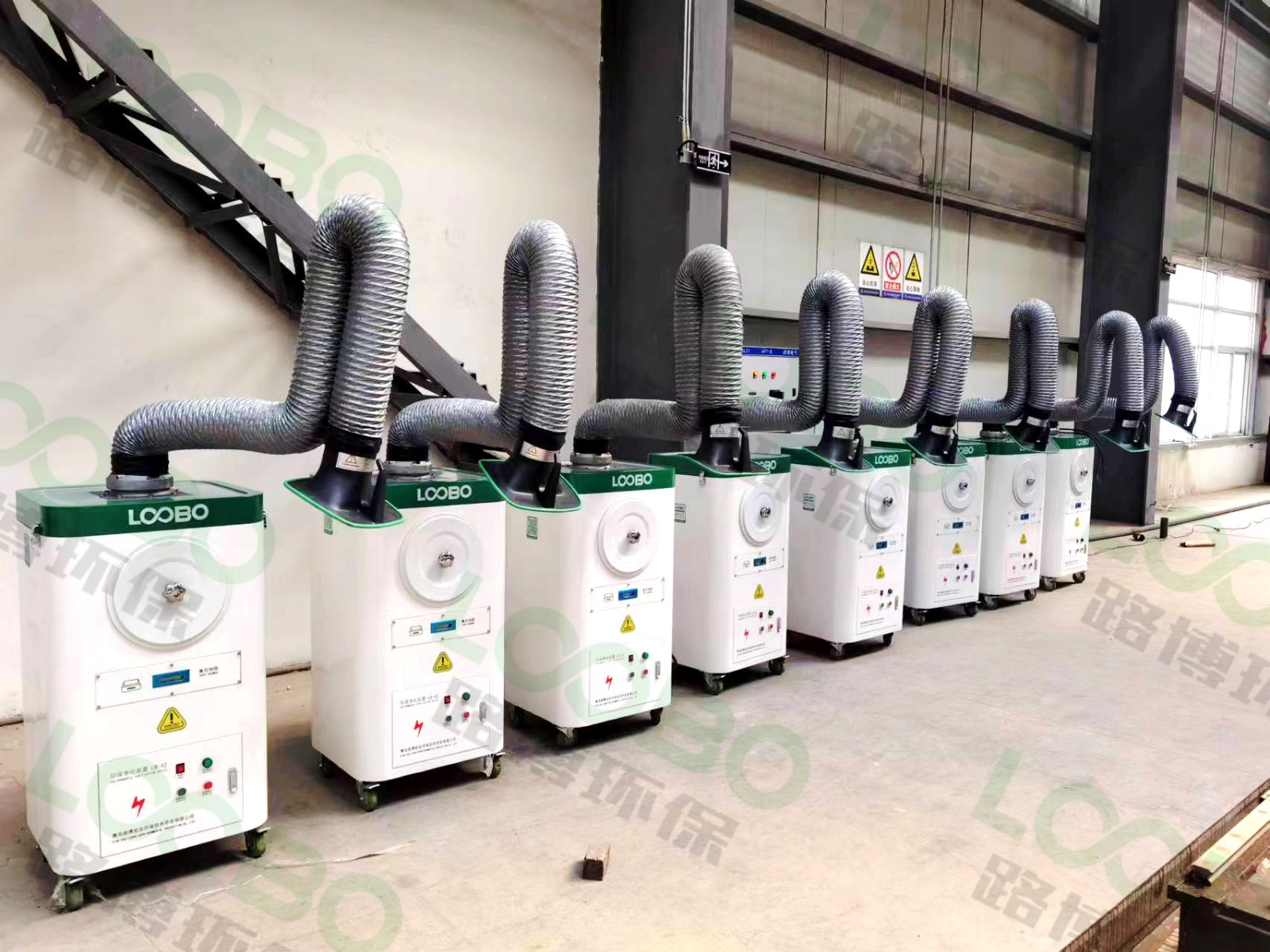 移動(dòng)式焊煙凈化器，車(chē)間自由換位，只為滿(mǎn)足靈活焊接的需求 (2).jpg